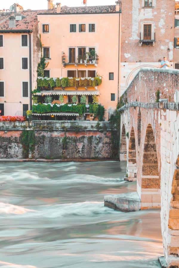 Suite Ponte Pietra Verona Luaran gambar